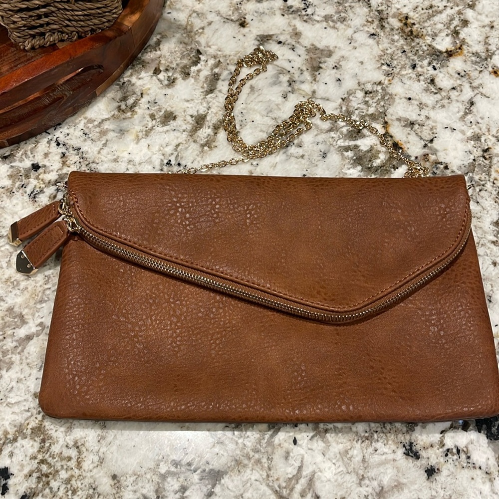Envelope clutch. Gold chain in removable